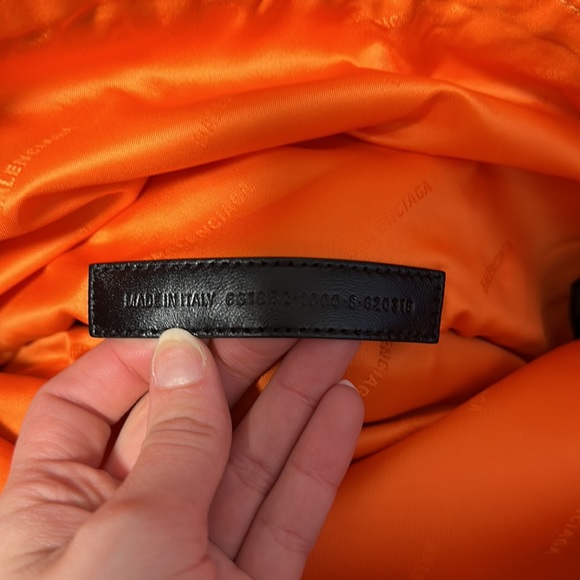 BALENCIAGA OVERSIZED NYLON BELT BAG - Picture 8 of 14